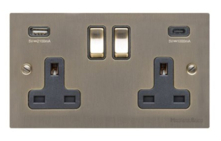 sparksdirect's tweet image. This is the Heritage Brass C-T91.755.ABB-USB (the new model number is C-T91.7559.ABBK), a 2 Gang 13A Socket with 2 USB Type A+C Sockets Elite Flat Plate antique bronze and matching metal rockers with a Black Insert.

#usbsocket #flatplate #antique 

sparksdirect.co.uk/2-gang-13a-soc…