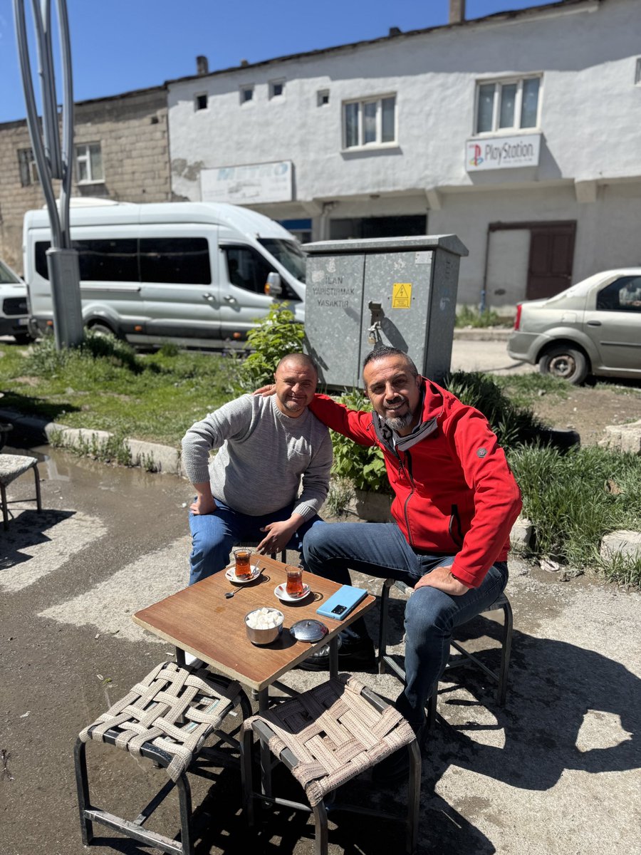 siddikaltan's tweet image. İş Seyahatlerinin güzellikleri,
Bayi ziyaretim esnasında Sinan Kardeşim yanıma geldi. Bir çay ikram ettim. Saf ve tertemiz yürekli kardeşlerim ile iletişime geçmek insana iyi geliyor.
Muradiye/Van

#ipragaz