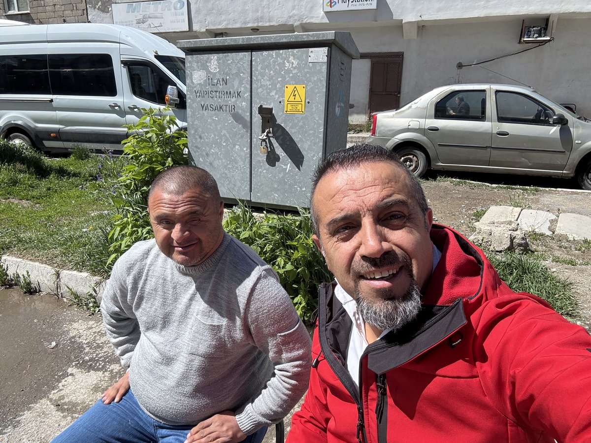 siddikaltan's tweet image. İş Seyahatlerinin güzellikleri,
Bayi ziyaretim esnasında Sinan Kardeşim yanıma geldi. Bir çay ikram ettim. Saf ve tertemiz yürekli kardeşlerim ile iletişime geçmek insana iyi geliyor.
Muradiye/Van

#ipragaz