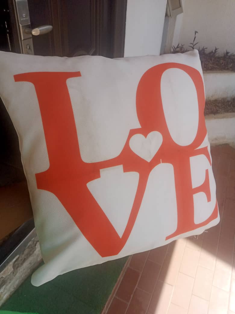yds_online's tweet photo. Beddings and throw pillow available 

Throw pillow: N5,500 - N11,500

Beddings: N87,500

Send a dm to place order

#homedecor #beddings #homeessentials https://t.co/AxlLv5dWOX