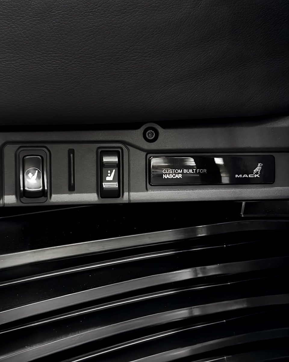 Mack Trucks tweet media