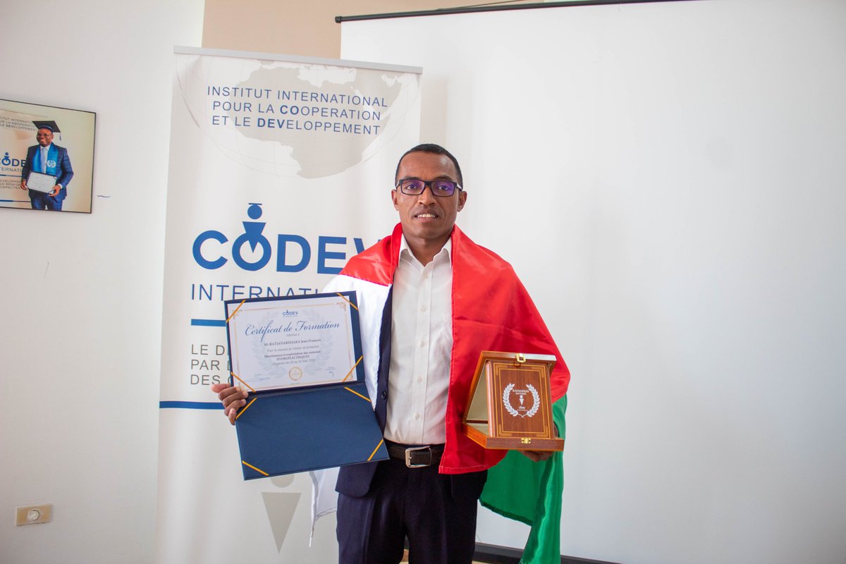 CodevIntl's tweet image. Félicitations à notre cher participant malgache, chargé de projets au sein de l'initiative "𝑫𝒊𝒈𝒊𝒕𝒂𝒍 𝒂𝒏𝒅 𝑬𝒏𝒆𝒓𝒈𝒚 𝑪𝒐𝒏𝒏𝒆𝒄𝒕𝒊𝒗𝒊𝒕𝒚 𝒇𝒐𝒓 𝑰𝒏𝒄𝒍𝒖𝒔𝒊𝒐𝒏 𝒊𝒏 𝑴𝒂𝒅𝒂𝒈𝒂𝒔𝒄𝒂𝒓 " (𝑫𝑬𝑪𝑰𝑴)🇲🇬🇲🇬