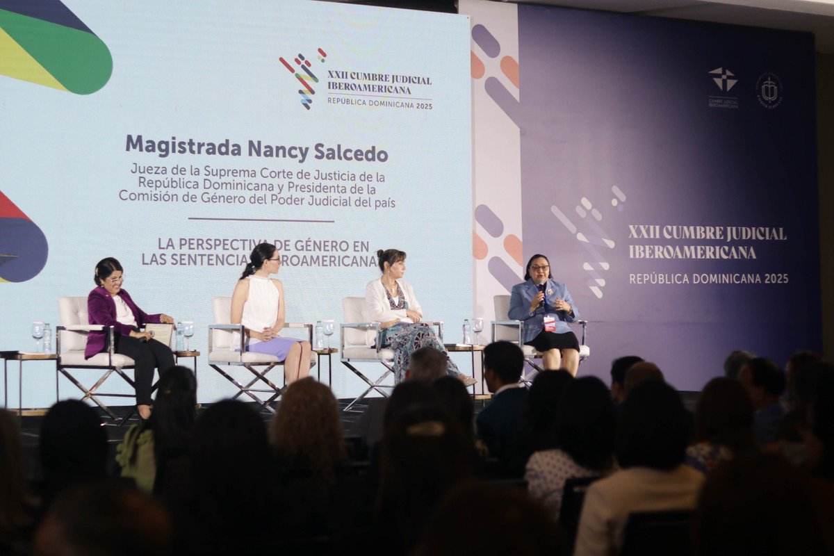 ⚖️ Justicia con enfoque: "La perspectiva de género en las sentencias iberoamericanas" fue el panel que abrió la jornada de la XXII Cumbre Judicial Iberoamericana. 
 Moderó: Martha Díaz Villafaña 🇩🇴 
 Se abordó cómo fortalecer sistemas judiciales más inclusivos. 
<a href="/PoderJudicialRD/">Poder Judicial de la República Dominicana</a>