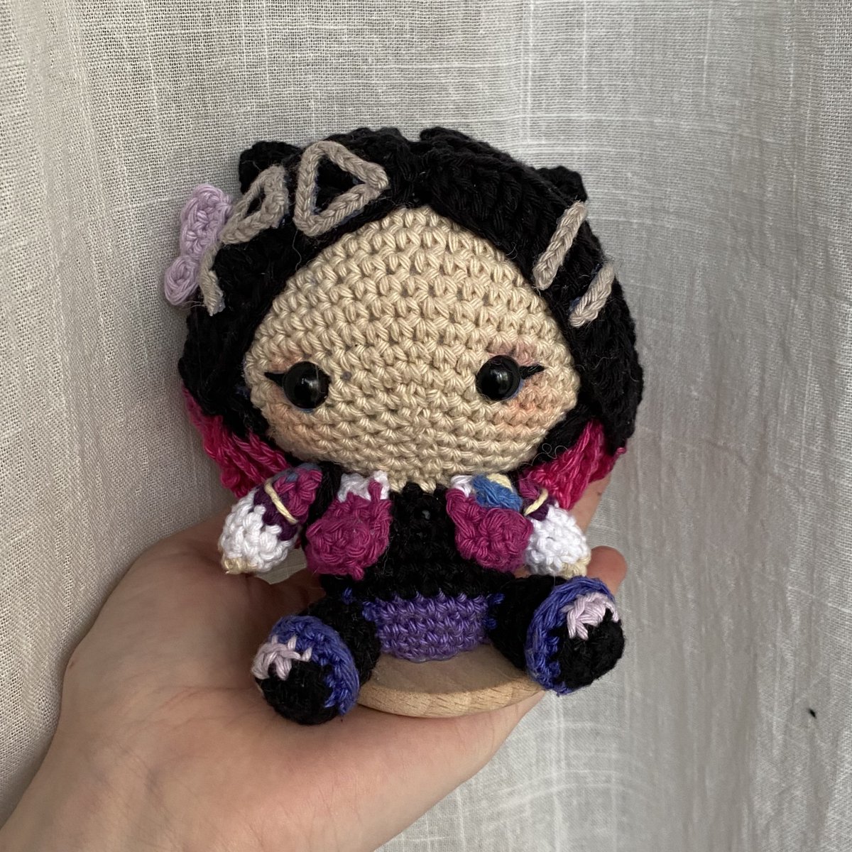 kurzer reminder, dass mein shop offen ist! falls ihr euch oder wem anders eine kleine valo figur gönnen wollt könnt ihr gerne welche bestellen 👉👈 

knitopia.shop oder link ist auch in der bio!

danke für jede art von support, den ihr mir bis jetzt schon gegeben habt🤍