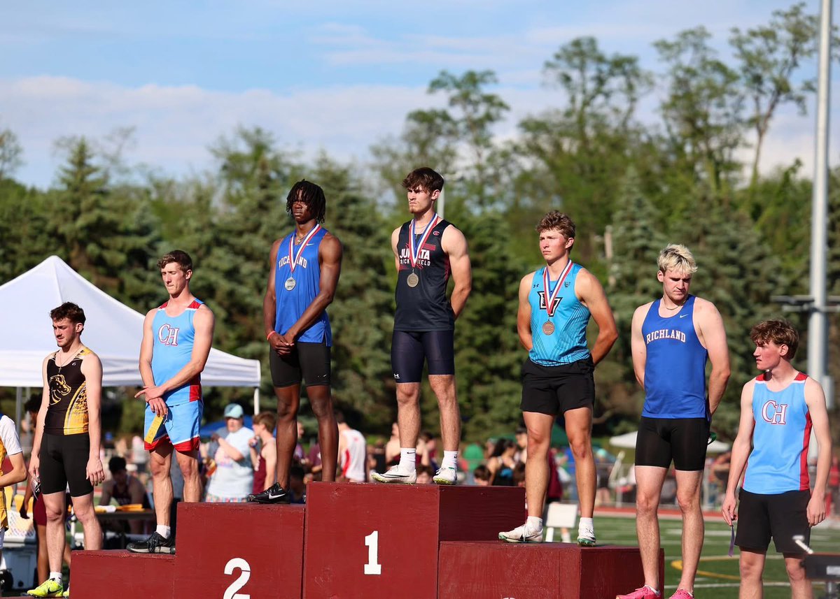 jaspershepps's tweet image. Took home some medals these last 2 days from the District 6 Track and Field Championships!! Finished 2nd in high jump. Wasn’t what I wanted but I’ll be ready for states!! Took home 1st in the 110H with a time of 14.99 and 1st in the 300H with a PR of 39.85! Made states for all 3…