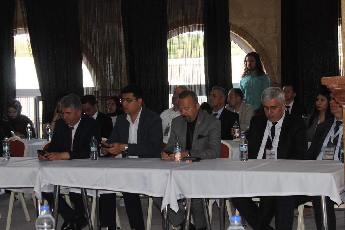 Aksaray Üniversitesi Turizm Fakültesi tarafından 15-16 Mayıs tarihlerinde düzenlenen 7. Turist Rehberliği Kongresi’nin açılış davetine Başkan Yardımcımız Özay Onur katıldı.
Kurumsal ve sektörel temsilcilerin yanı sıra bir çok akademisyenin katıldığı kongrede; eş zamanlı