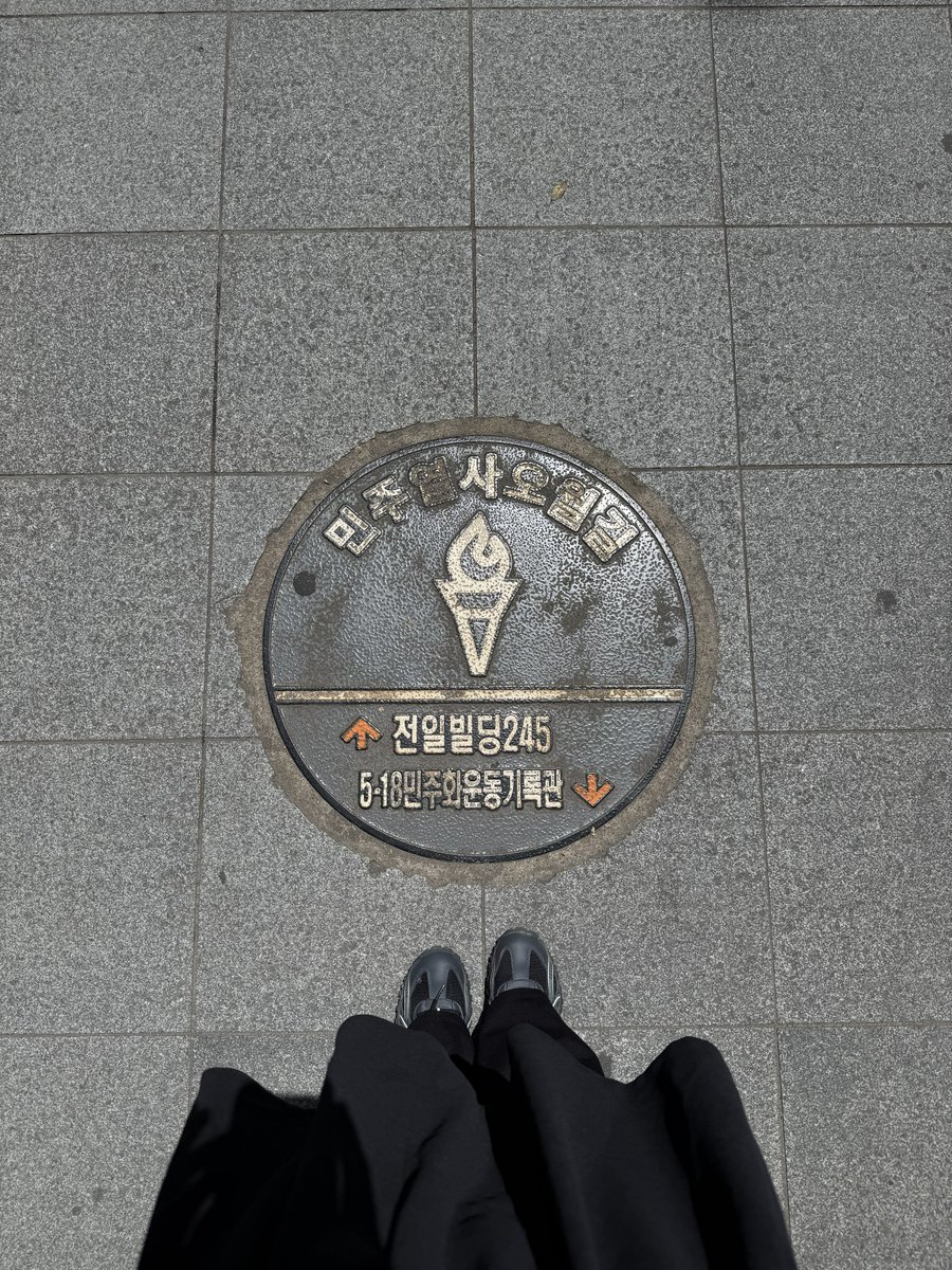 식 tweet media