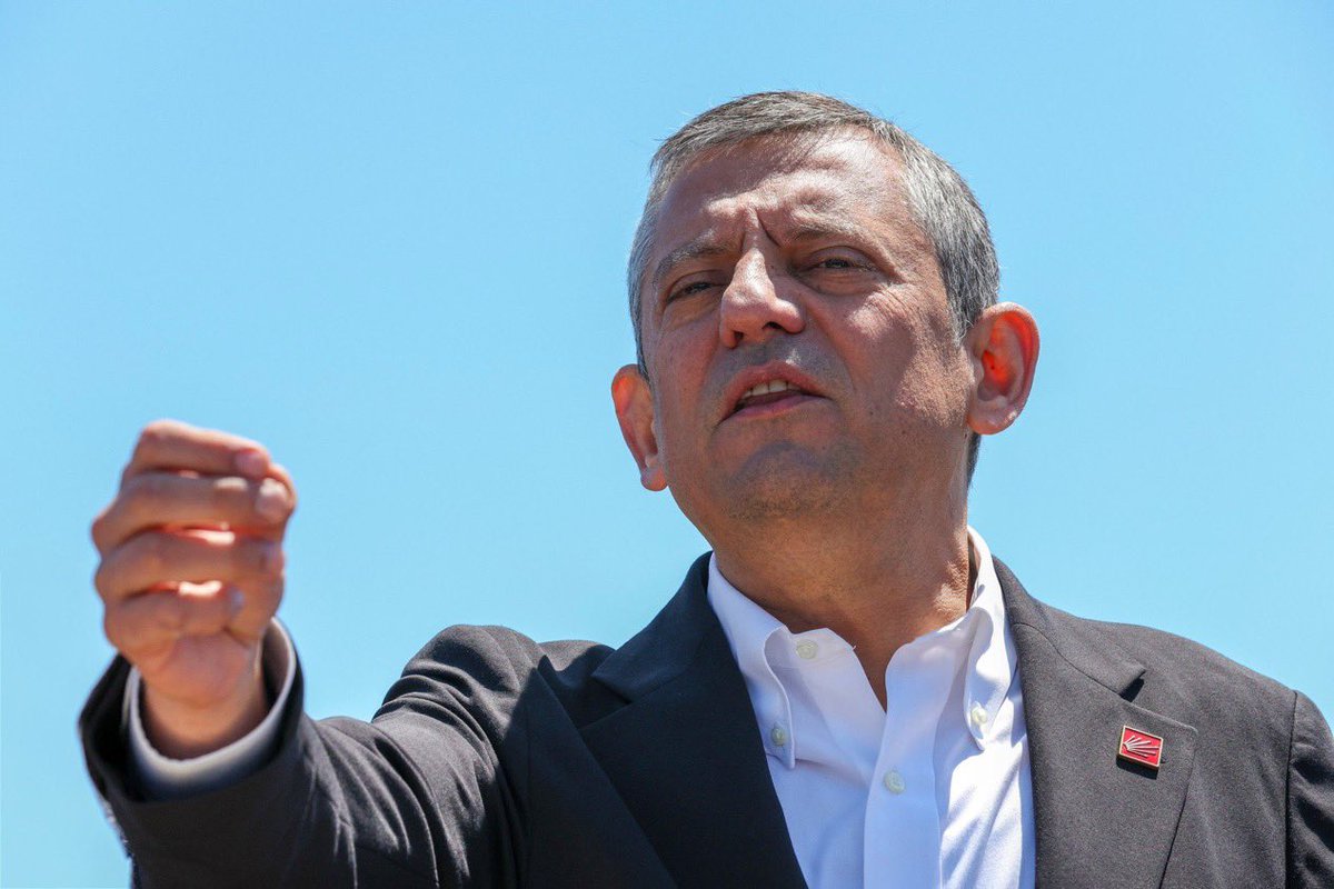 SON DAKİKA | Özgür Özel'den çağrı: "Bütün Türkiye'yi 19 Mayıs günü saat 19.19'da Gündoğdu Meydanı'nda miting yapmaya değil, özgürlük ve demokrasi için eylem yapmaya davet ediyorum."