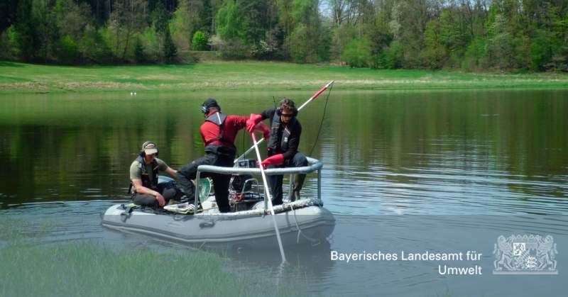 Die Fischschleuse an der Vorsperre Eixendorf soll Fischen die Wanderung sowohl flussauf- als auch abwärts ermöglichen. Kürzlich war das LfU vor Ort, um die #Forschung an der innovativen Technik durch eine Untersuchung der Fischbestände zu unterstützen:
link2.bayern/cf8i