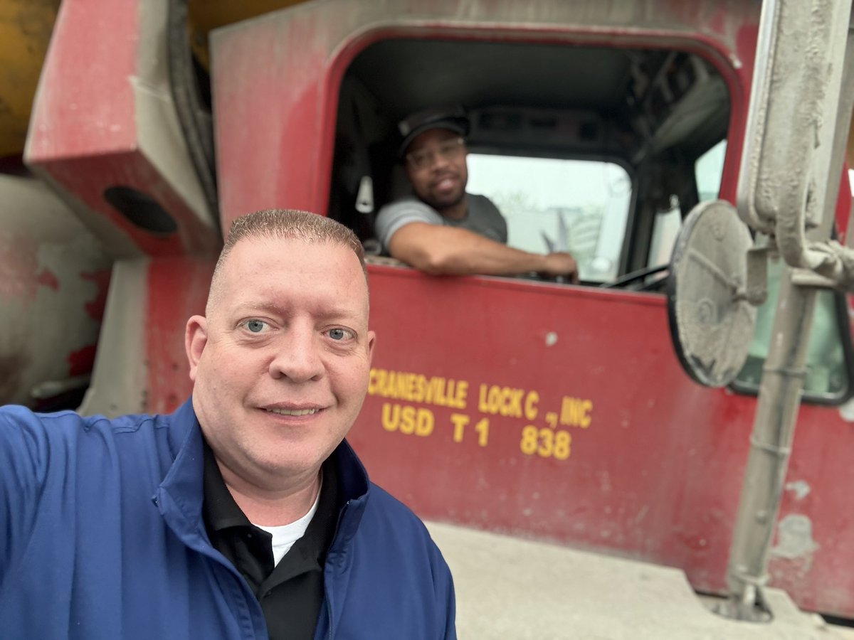 Business Agent Stan Koniszewski stopped by Cranesville Kingston this morning to check in with members before they hit the streets to make those concrete deliveries! #teamsters <a href="/KoniszewskiStan/">Stan Koniszewski</a> #Union
