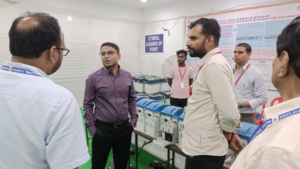 Saran_dm's tweet photo. #election2025 #EVM #firstlevelcheck #inspection #DM #saran #chapra @CEOBihar @IPRDBihar
जिला निर्वाचन पदाधिकारी सह जिला पदाधिकारी श्री अमन समीर द्वारा आज दिनांक 16.05.2025 को आसन्न विधानसभा आम चुनाव के परिप्रेक्ष्य में वर्तमान में वेयरहाउस गोदाम में चल रहे इवीएम की प्रथम स्तरीय जांच (एफएलसी) कार्य  का निरीक्षण किया गया तथा संबंधित तकनीकी पदाधिकारियों को आवश्यक निदेश दिया गया।