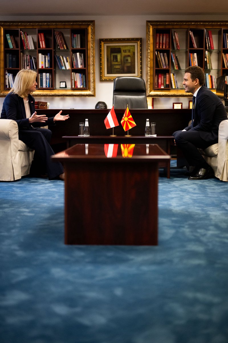Ich freue mich über meinen ersten Besuch in #Skopje, um Österreichs starke Unterstützung für den EU-Beitrittsprozess von #Nordmazedonien zu bekräftigen. Gerade in diesen geopolitisch herausfordernden Zeiten ist eine rasche EU-Perspektive für die Länder des Westbalkans nicht nur