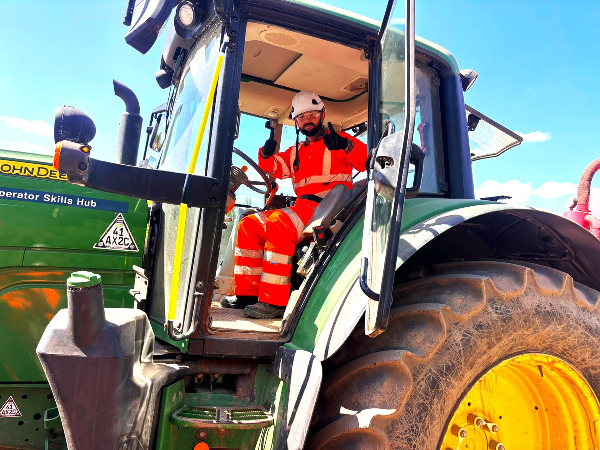 OperatorSkills's tweet photo. Tractor Training in the sun! 🚜🌟

Today at our Operator Skills Hub in Birmingham, some of our Skills Bootcamp trainees were getting used to basic driving and reversing with a tractor. 

Getting one step closer to achieving their ticket for this machine! https://t.co/jTHLAPbzLy