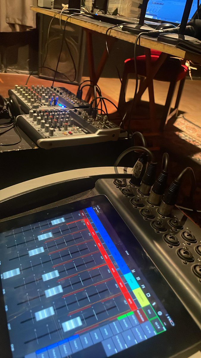 violinistaspod's tweet photo. Todo listo en El Espacio Vacío para la primera sesión de la quinta temporada de Violinistas del Titanic, dedicado a la dirección teatral, con apoyo del INAE. Esta noche, a las 20, grabaremos en formato fonoplatea los dos primeros episodios, con André Hübener y Anthony Fletcher. https://t.co/DpP5zti1Wn