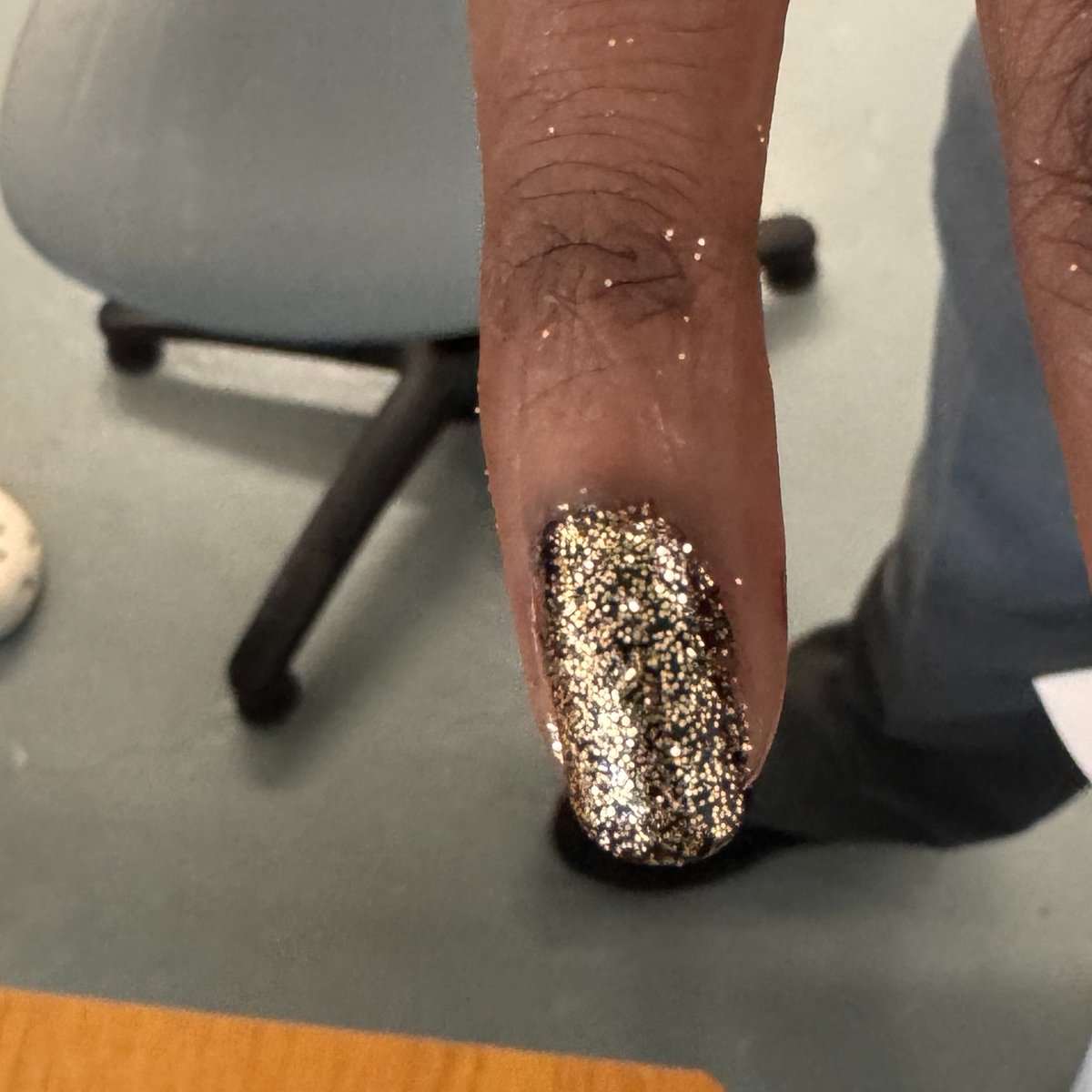 💇‍♀️✨ Staff getting stuck in with the students in Hair &amp; Beauty today! From chats to painted nails 💅, it’s all about connection, creativity &amp; confidence.
#HairAndBeauty #StudentEngagement #CreativeLearning #NailArtVibes #ThisIsAP #LoveAP