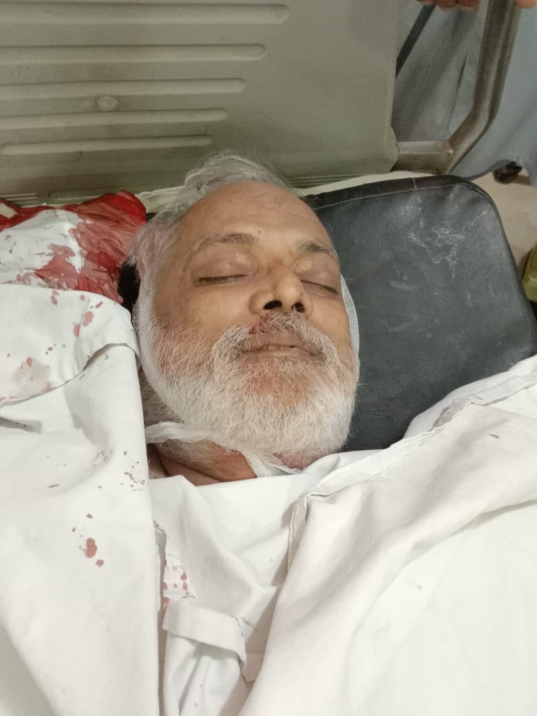 faith_defence's tweet photo. 🚨BREAKING: Ahmadi Muslim Dr Sheikh Mahmood Ahmad, a renowned Consultant Gastroenterologist, was murdered by a gunman at the hospital in Sargodha while on duty.

A horrific attack. Further details to follow. https://t.co/RZU40VHMIx