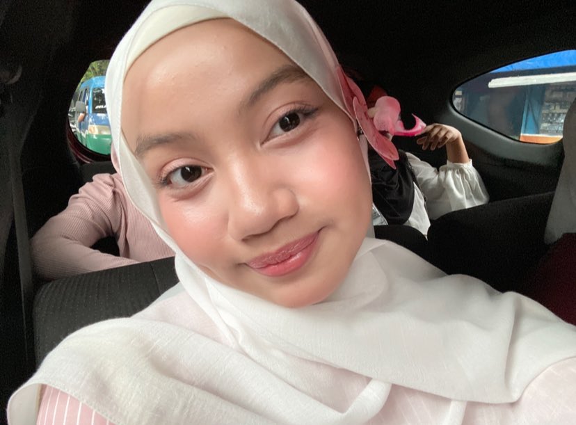 berryscreamy's tweet photo. "how do i                              "pretty 
look 🌸?"                              like me 💅🏻"
 
#CSD #CaratSelcaDay #SEVENTEEN #HOSHI #호시 #권순영 #호랑해 @pledis_17 https://t.co/AElCDRhu2M
