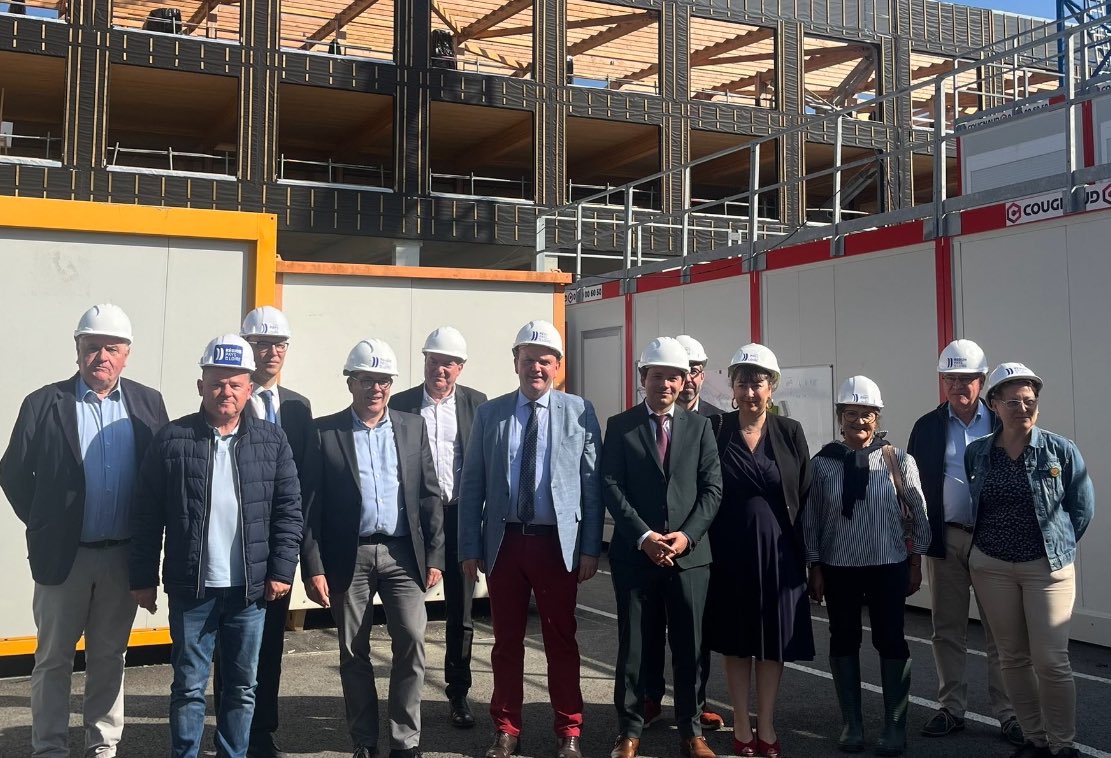 DSDEN44's tweet photo. À #Rentrée2026, le département comptera un lycée supplémentaire!

🏗️Visite du chantier en présence des élus &amp; VP @paysdelaloire:

🔹Près de 1000 élèves attendus
🔹Accessibilité des élèves améliorée en ruralité
🔹Formations polyvalentes &amp; scientifiques👩‍🔬
🔹Internat
🔹Pôle inclusif https://t.co/BGG6CVkSkG