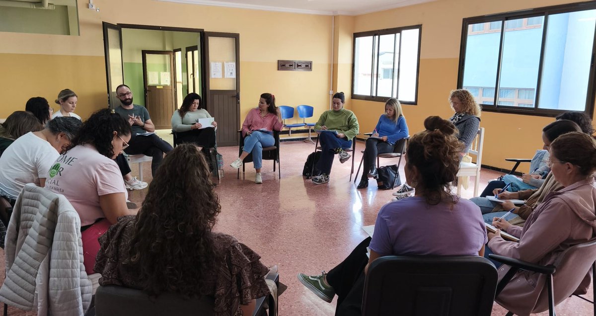 🗣️¡Sumando fuerzas por #LaIsleta y su gente! Participamos la segunda reunión de la red de recursos del barrio, junto a otras entidades. Desde #eccaedu reafirmamos la importancia de la formación oficial para la inclusión laboral de personas vulnerables. 

#TuFuturoatuRitmo