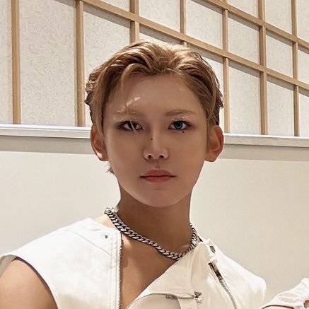 fuzziiwuzzii_'s tweet photo. The prettiest 😐 I’ve ever seen https://t.co/4tGl86yC94
