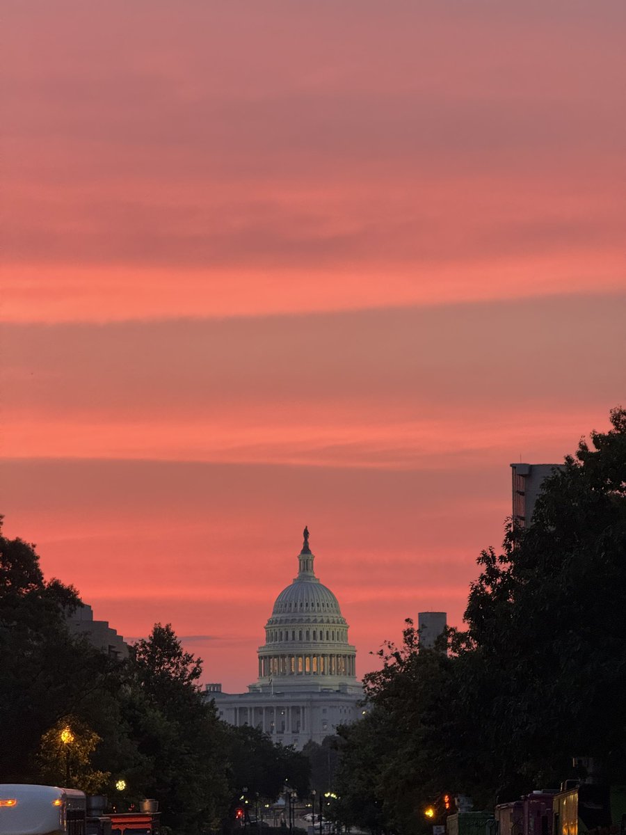 ReporterJoseph's tweet photo. That DC sunrise hit different this morning!! ☀️🌅 https://t.co/B31ZlmLCWq