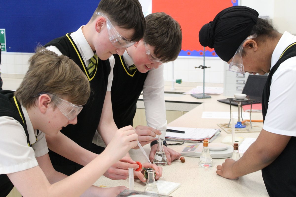 KMGateshead's tweet image. A completely focussed Year 9 perfected their scientific analysis techniques this week by analysing substances and solutions. #welovescience #Dunston #gateshead