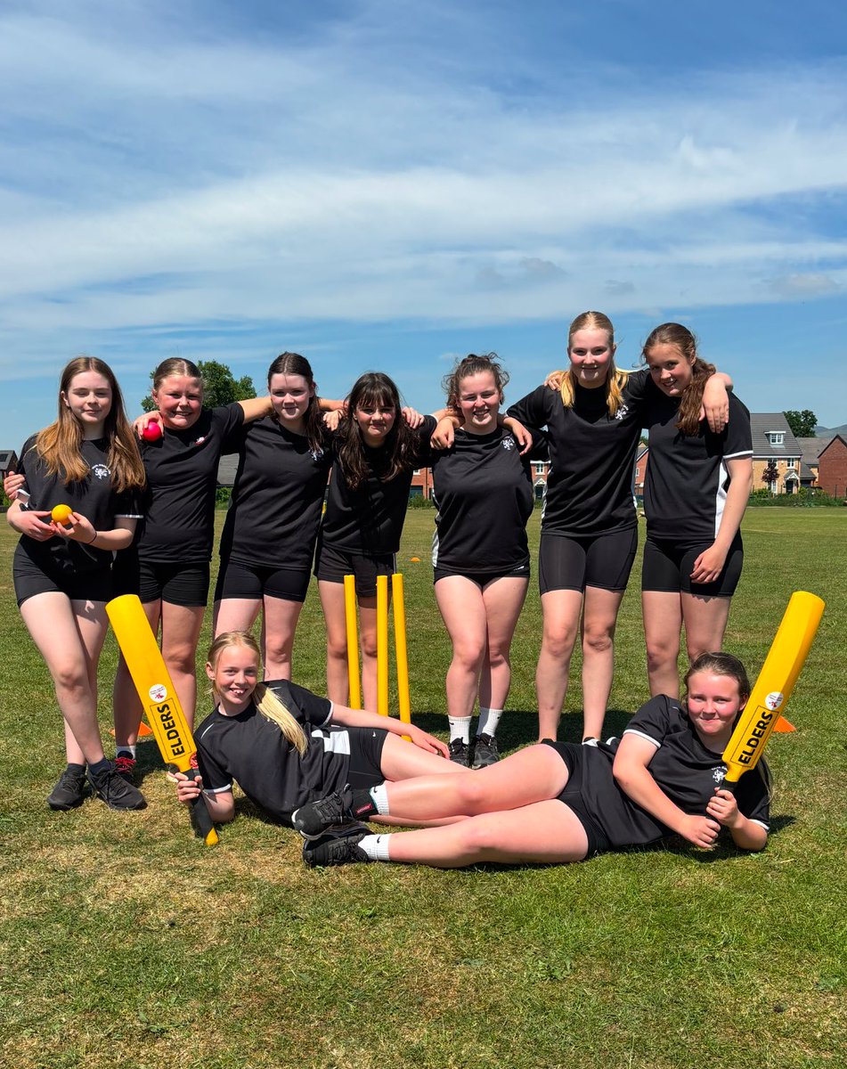 Diwrnod o griced i ferched bl 8 yng ngŵyl merched dan 13 Gogledd Ddwyrain Cymru🏏
Wedi chwarae'n ardderchog👌

A day of cricket for some yr 8 girls this week at the North East Wales u13 girls festival at Ruthin Cricket Club🏏
Played excellent to finish 4th out of 8 schools👌