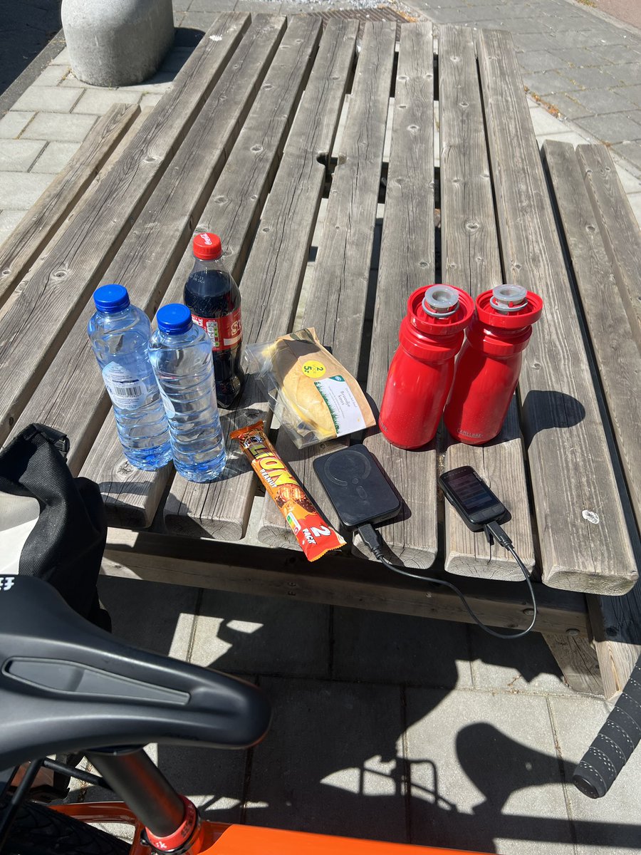 newtownards77's tweet image. 100km closer to Köln! Mahlzeit dann werde ich weiter gehen.