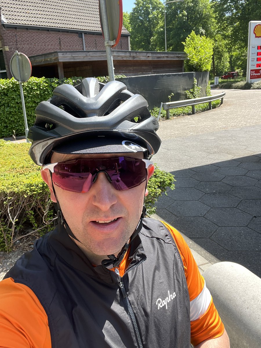 newtownards77's tweet image. 100km closer to Köln! Mahlzeit dann werde ich weiter gehen.