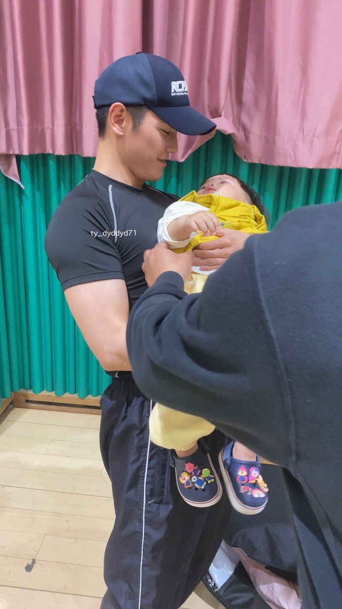 ty_dyddyd71's tweet photo. 아기, 툥프가 되 https://t.co/tcurJWscBR