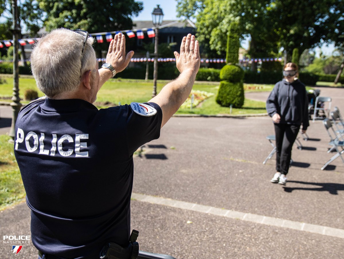 #SécuritéRoutière | Les👮de l'Essonne sont présents aujourd'hui pour la journée de sensibilisation à la sécurité routière, organisée par la mairie, à destination des élèves de 5ème et 3ème du collège Dines Chiens à #ChillyMazarin.