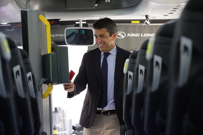 El preident de la <a href="/generalitat/">Generalitat</a> <a href="/carlos_mazon_/">Carlos Mazón</a>  presenta a <a href="/AytoBenaguasil/">Ayto Benaguasil</a> el nou servei d'autobús del Camp de Túria infoturia.com/camp-de-turia/… <a href="/XimoSegarra/">Ximo Segarra </a> <a href="/stesorianogomez/">Stephane Soriano</a> <a href="/rememazzolari/">Reme Mazzolari</a> <a href="/GVAMediAmbient/">GVA Medi Ambient Infraestructures Territori</a>