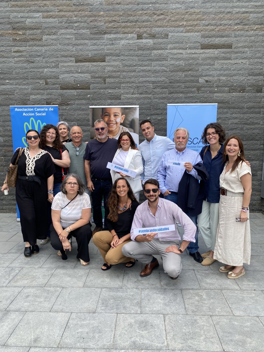 nosomosde2a's tweet photo. 🙏💚 Representación de Atención Primaria de Tenerife y Unidad de Cuidados Paliativos del HUC por su entrega y dedicación. Su trabajo marca la diferencia en la vida de muchas personas. ¡Gracias por estar aquí y por todo lo que hacen! 

#sembrandocuidados #nosomosdesegunda #nsds https://t.co/vWtr2D8yAC