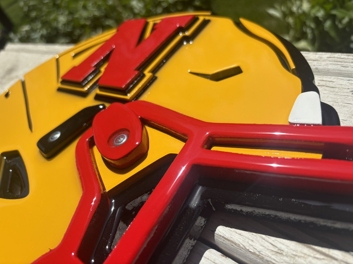 🚨FRIDAY HELMET REVEAL!🚨
This gem was my first opportunity to add a Canadian team to my Football Creative fam.👍🏻 It belongs to <a href="/nelsonlordsftbl/">Nelson Lords Football</a> from beautiful Burlington, Ontario. The Lords open up the ‘25 season against the Frontenac Falcons in Kingston, ON.
<a href="/FB_Helmet_Guy/">FB_Helmet_Guy</a>