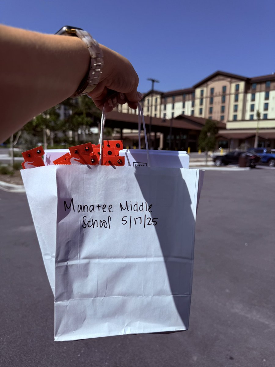 garcie11's tweet image. 🎉 The 8th graders at Manatee Middle School are ready to celebrate a year of hard work and success with an epic trip to Great Wolf Lodge! 🌊🐺 See you tomorrow! @GreatWolfLodge #8thGradeCelebration #GreatWolfLodge