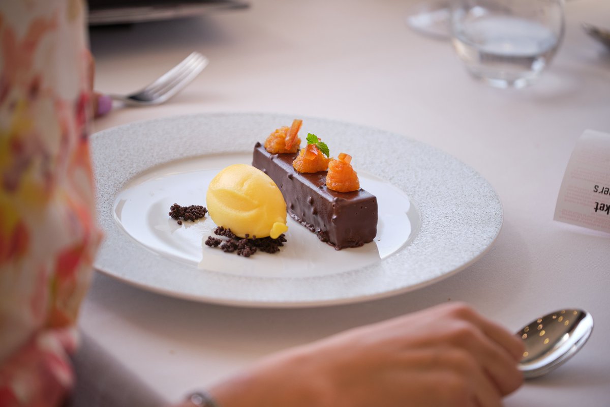 JCExperiences_'s tweet photo. Exquisite dishes, unforgettable race days 🍽️✨

#ChezRoux brought fine dining to the heart of the Betfred Guineas Festival at @NewmarketRace at the start of May  – a celebration of flavour, flair, and first-class hospitality. https://t.co/Hl3ruMWE0j