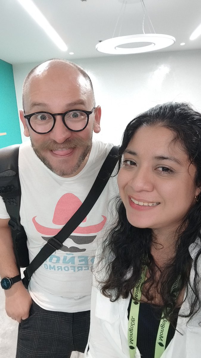 Ximena Cruz 🔮💌 (@helenismo) on Twitter photo Ayer se me hizo conocer en persona a <a href="/SrPerf/">Señor Performo 🤠</a> 🥲🙏🏻✨
Un gusto conocerte y que cool coincidir
Creí que eres de otro país 😅 Ayer se me hizo conocer en persona a <a href="/SrPerf/">Señor Performo 🤠</a> 🥲🙏🏻✨
Un gusto conocerte y que cool coincidir
Creí que eres de otro país 😅