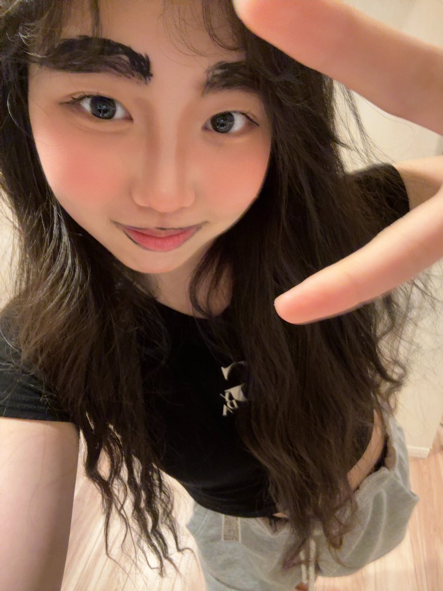 おやすみなさい😴
この間この顔であやね🐉を笑わせたよ😸