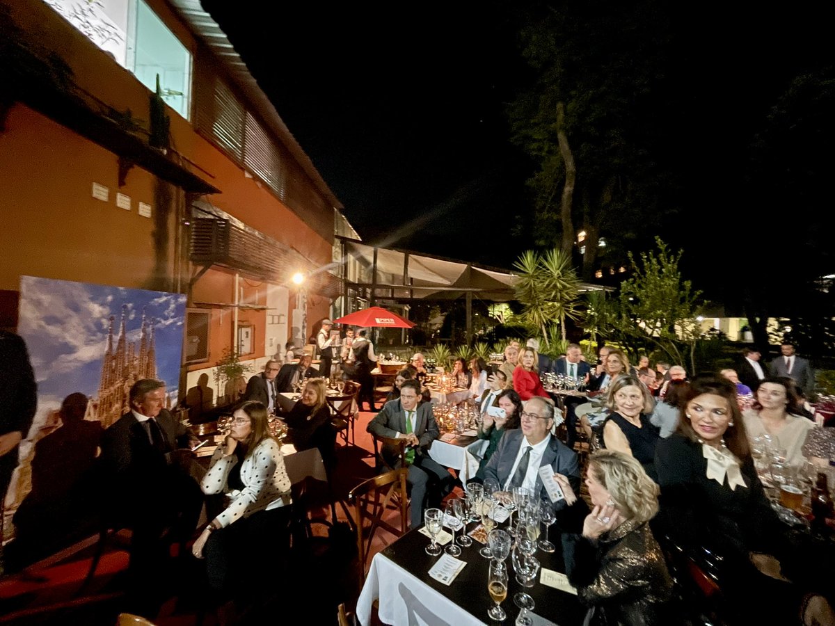 Excelente noite degustando #VinhoseTapas da Espanha 🇪🇸 no restaurante Don León

Agradecemos à Embaixada da Macedônia 🇲🇰 e o <a href="/Gov_DF/">Governo do Distrito Federal - GDF</a> 🇧🇷 pela iniciativa e a todos que se juntaram a nós ontem

Obrigados Mari pela comida 🍴 e Pablo Miranda e Vinos Del Maipo pelos excelentes vinhos 🍷