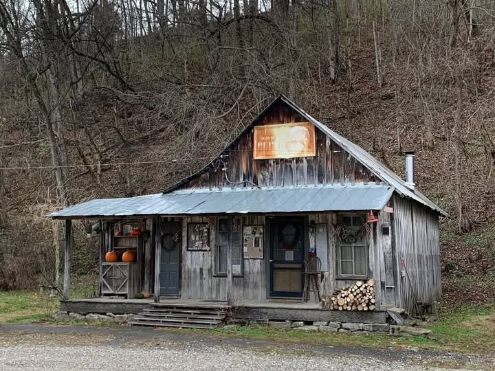 This Sunday is Homecoming Day at Penn's Store in Gravel Switch, Kentucky. It's been in operation since at least 1845. Music on the porch, arts and crafts, food, and readings by Kentucky authors. I'll discuss my "Spirit of the Bluegrass" book around 1:40 p.m. Y'all come!