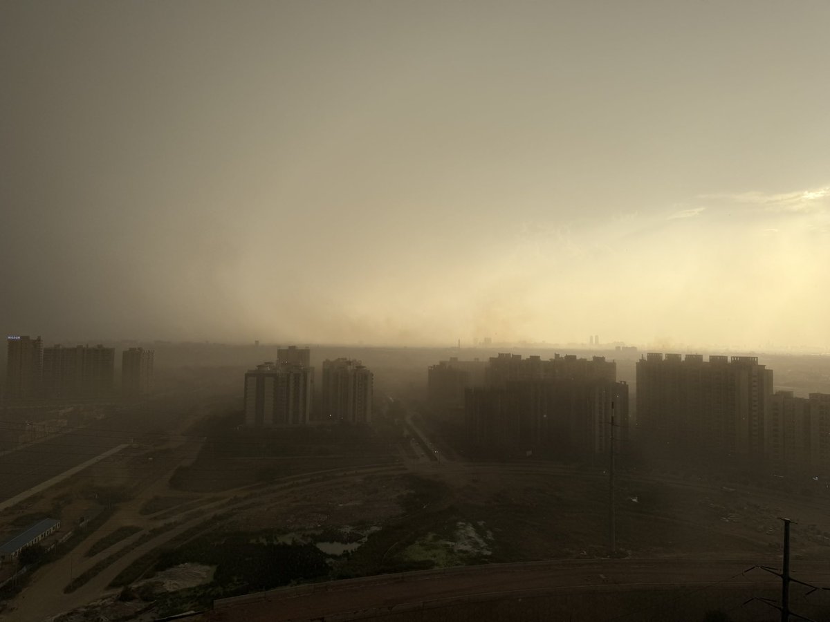 truetoaster's tweet photo. apocalyptic vibes fr https://t.co/AKHqLQEl98