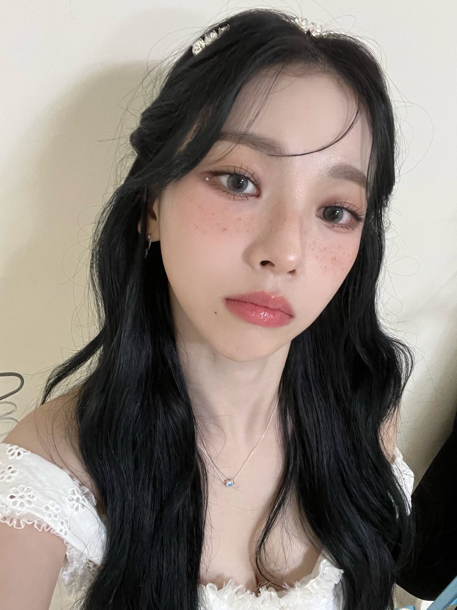 hourly karina tweet media