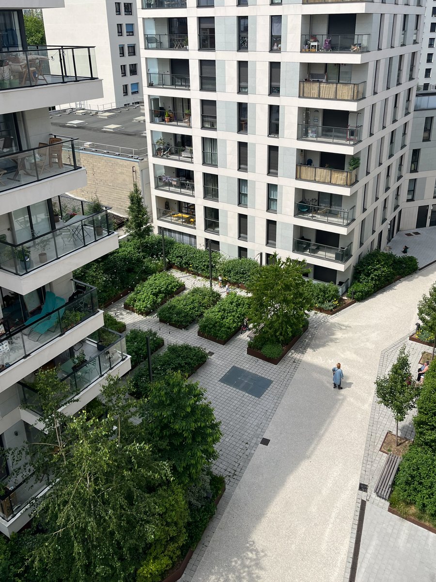 VISITE — À Clichy-la-Garenne, l’architecture crée des ponts. Merci à la délégation de l'urbanisme de la ville de Shanghai venue découvrir Atrium City: un projet local à portée internationale.
<a href="/villeclichy/">Ville de Clichy-la-Garenne</a> #urbanisme #architecture #shanghai #artecharpentier #logement