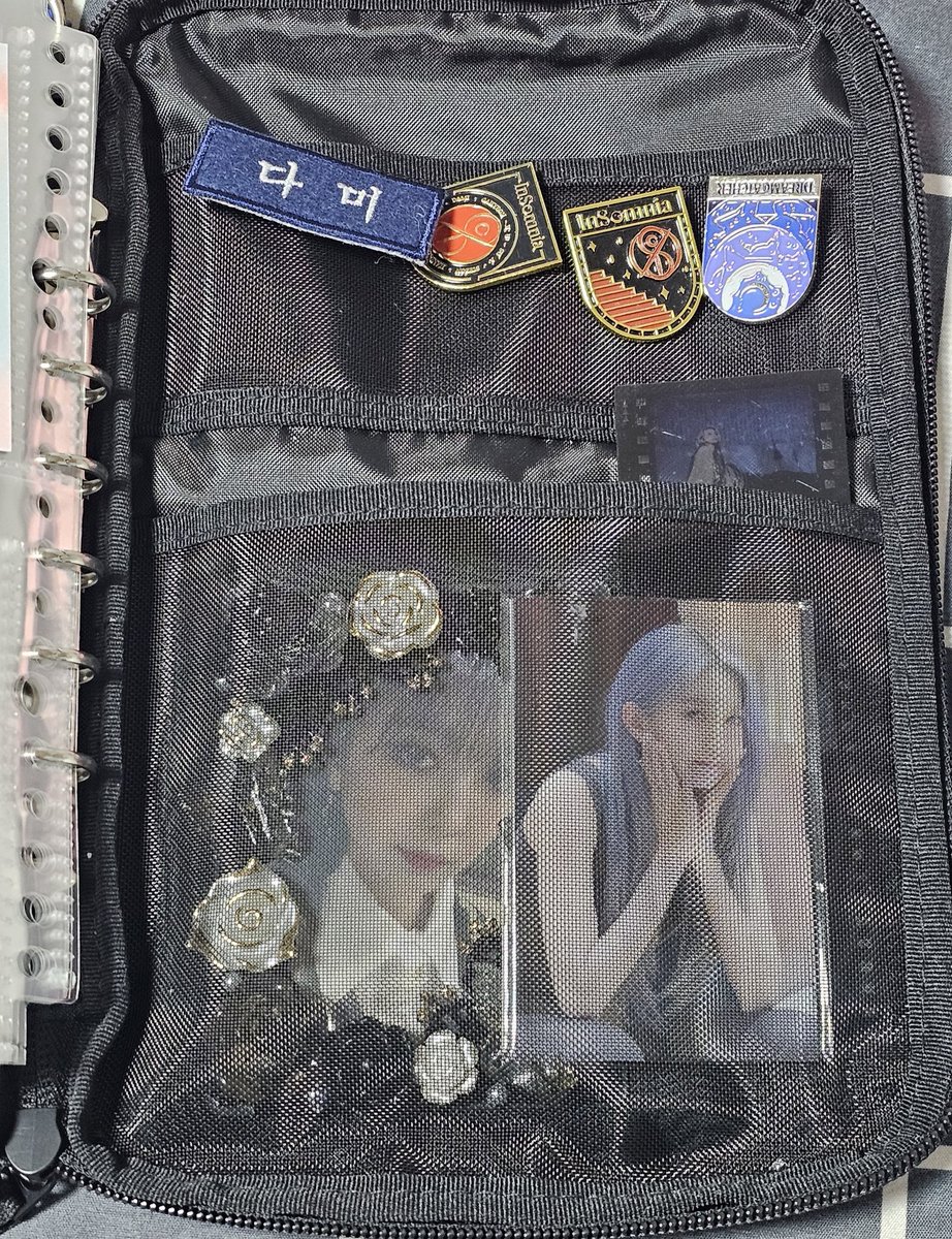 무인양품에 볼펜 사러 갔다가 전부터 고민하던 파우치도 샀는데 이거저거 넣고 꾸며봤음.....