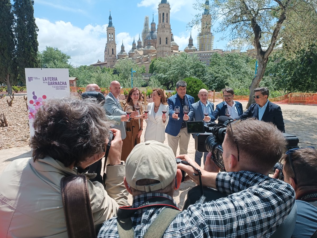 Presentación del Festival Internacional de la Garnacha y la Gastronomía Sostenible. La alcaldesa de #Zaragoza, <a href="/ChuecaNatalia/">Natalia Chueca</a>, nos ha adelantado la amplia programación. 
En esta cita destaca un nuevo proyecto de nuestra agencia, gastrometraje.com
x.gd/8mJm6