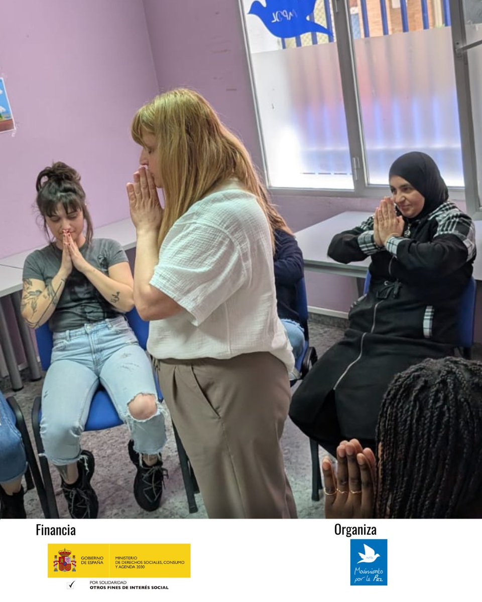 MPDLCiudadReal's tweet image. 💜Hoy hacíamos otra sesión dentro del programa Mujermente, en la que las participantes trabajaban la autoestima y el autoconcepto, siendo una sesión bella y emotiva.
#sinnosotrasnohabrápaz
👉Proyecto financiado por el Ministerio de Derechos Sociales, Consumo y Agenda 2030