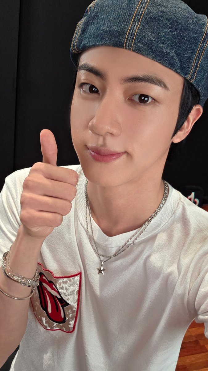 TiktokKR's tweet image. 진: 무물 답변 진행중입니다! 👍 @bts_bighit
지금 바로 틱톡에서 확인하세요: vt.tiktok.com/ZShCRTgCv/
#Jin_Echo #Jin #진