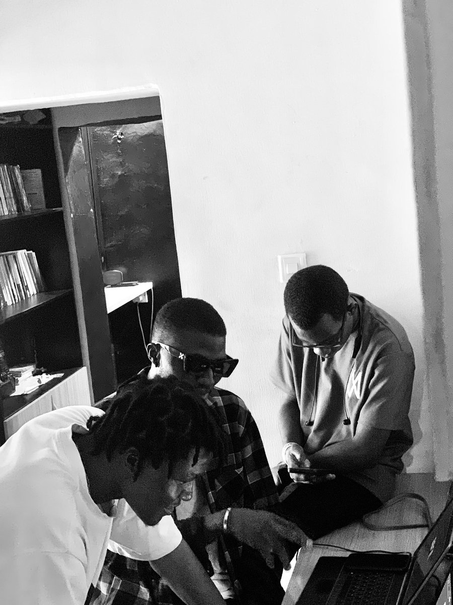 Still living! 🤝 <a href="/seunaare_/">The_onlyaare</a>