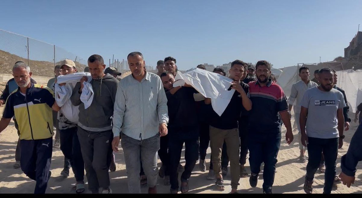 Dün çadırlarında bombalanan ve şehit düşen kız kardeşim ve kocası bu sabah toprağa verildi.

- Dualarınızı eksik etmeyin, mekanları cennet olsun..