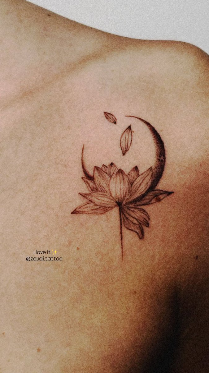 Sohannaz's tweet photo. Zeudi ontem tatuando uma amiga, ficou linda a tatuagem.
🥹❤️😻❤️‍🔥🫶🏼 

#zeudiners #zeuditatto https://t.co/KEljY3Af6U